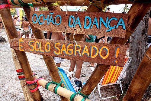 o chão da danca solo sagrado lixo na pista